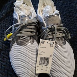 Adidas Khoe Run size 6